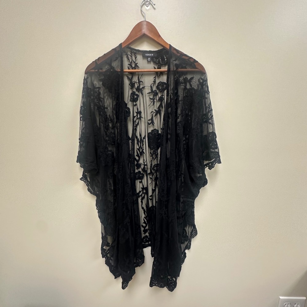 Torrid Black Floral Lace Kimono Wrap Cardigan Sheer Embroidered Plus Size 1/2